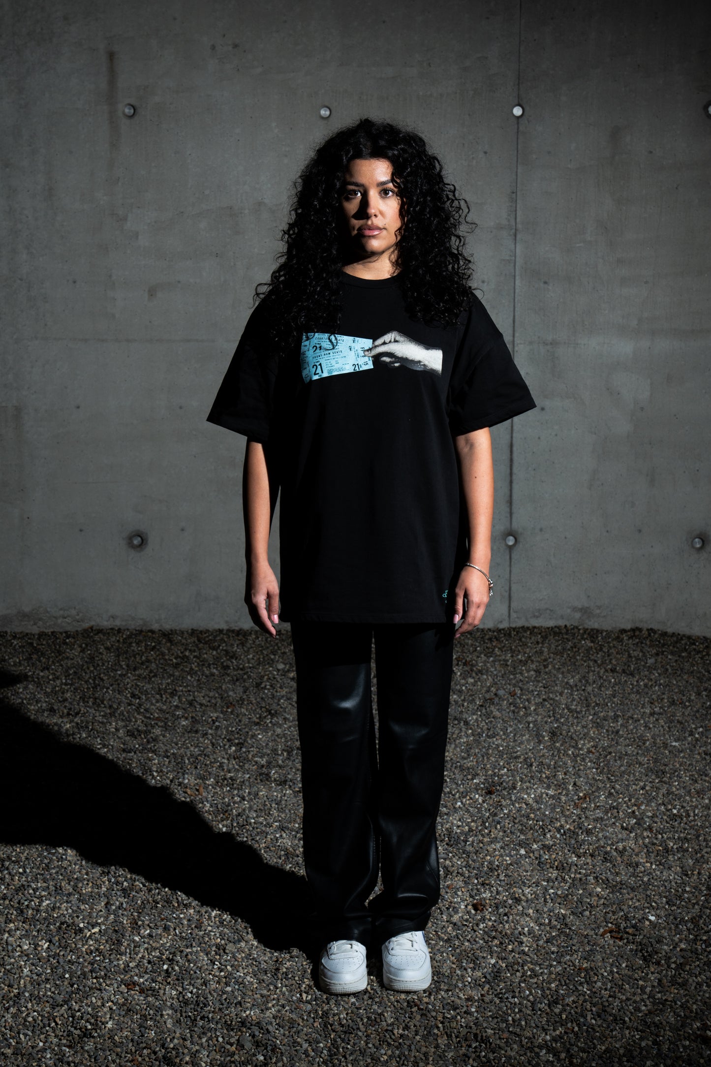 Oversized Streetwear T-Shirt – FRONT ROW TEE BLACK | 100% Baumwolle