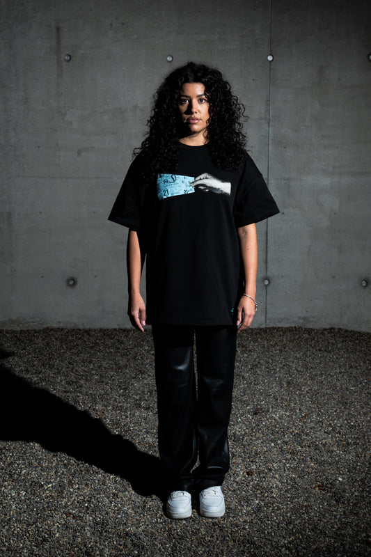 Oversized Streetwear T-Shirt – FRONT ROW TEE BLACK | 100% Baumwolle