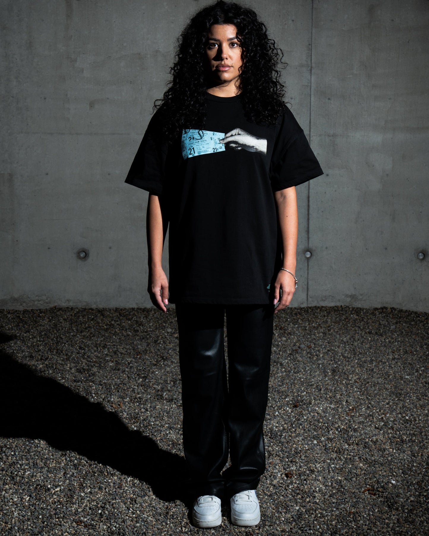 FRONT ROW TEE BLACK